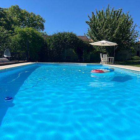 Entire Apartment With Swimming Pool Near Aubeterre Saint-Romain  エクステリア 写真