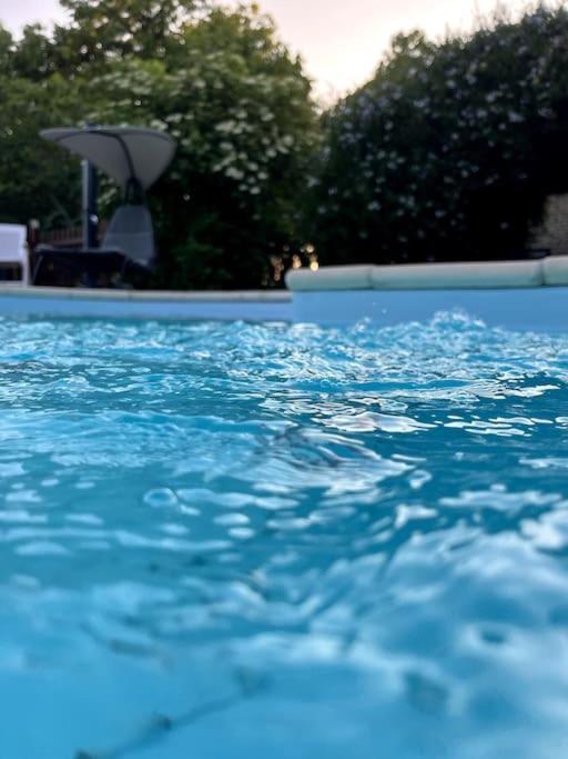 Entire Apartment With Swimming Pool Near Aubeterre Saint-Romain  エクステリア 写真