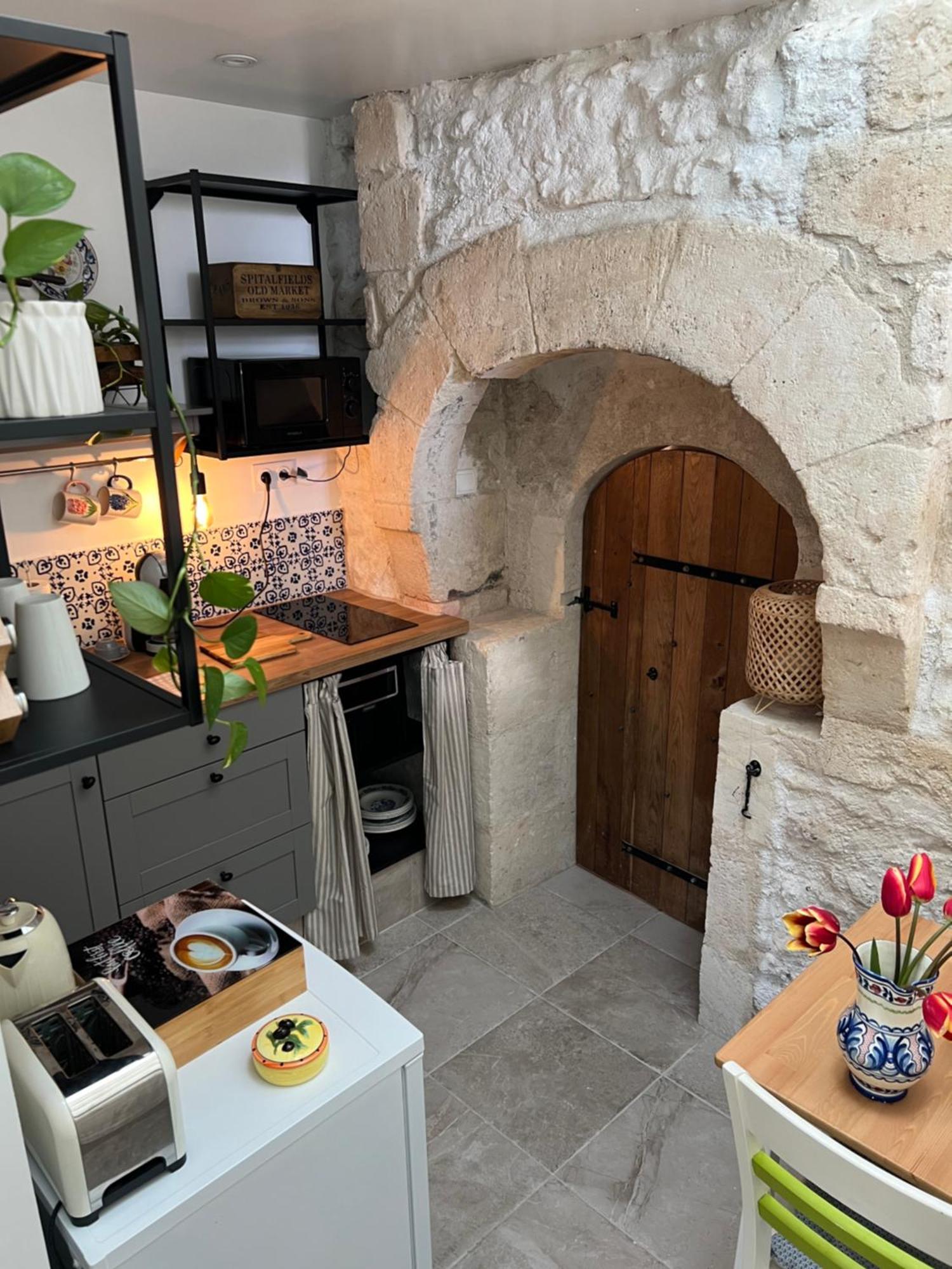 Entire Apartment With Swimming Pool Near Aubeterre Saint-Romain  エクステリア 写真