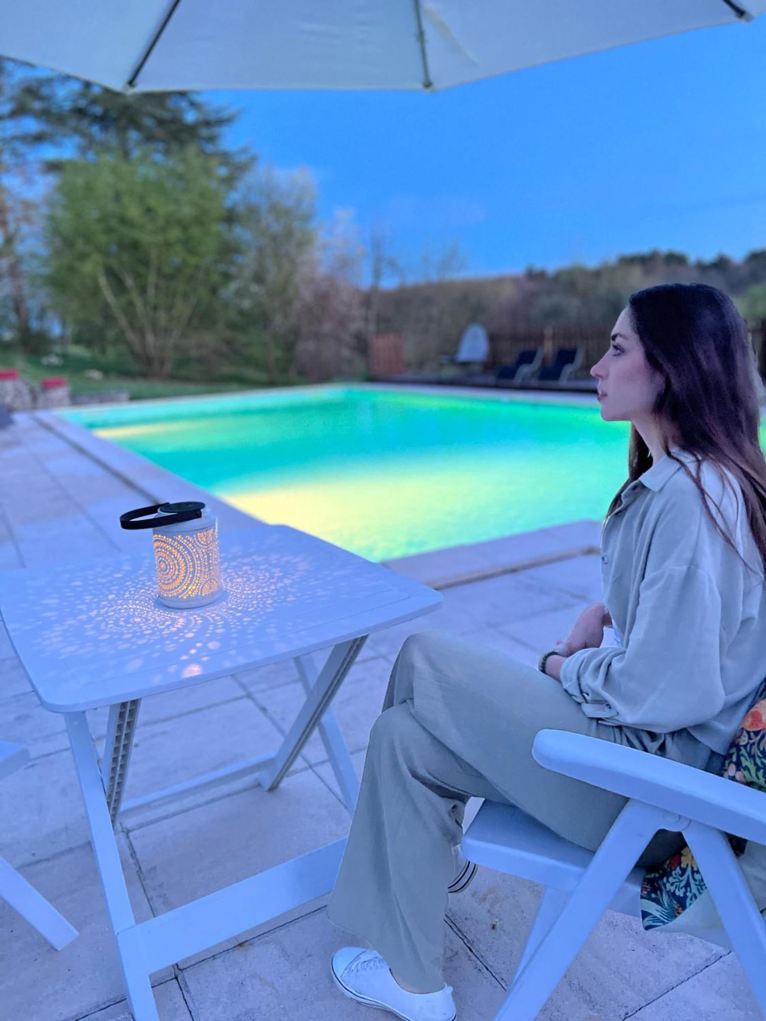 Entire Apartment With Swimming Pool Near Aubeterre Saint-Romain  エクステリア 写真