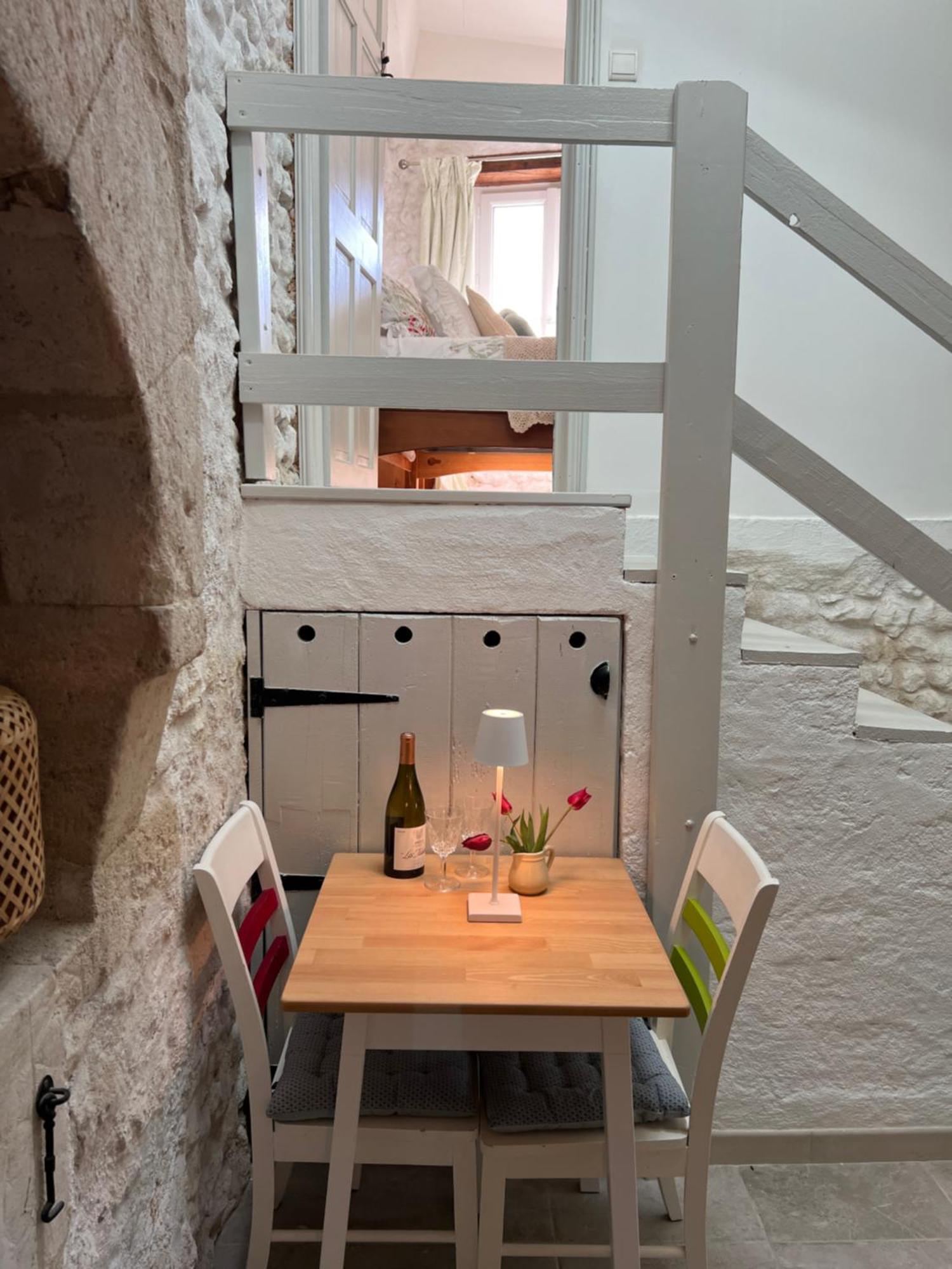 Entire Apartment With Swimming Pool Near Aubeterre Saint-Romain  エクステリア 写真