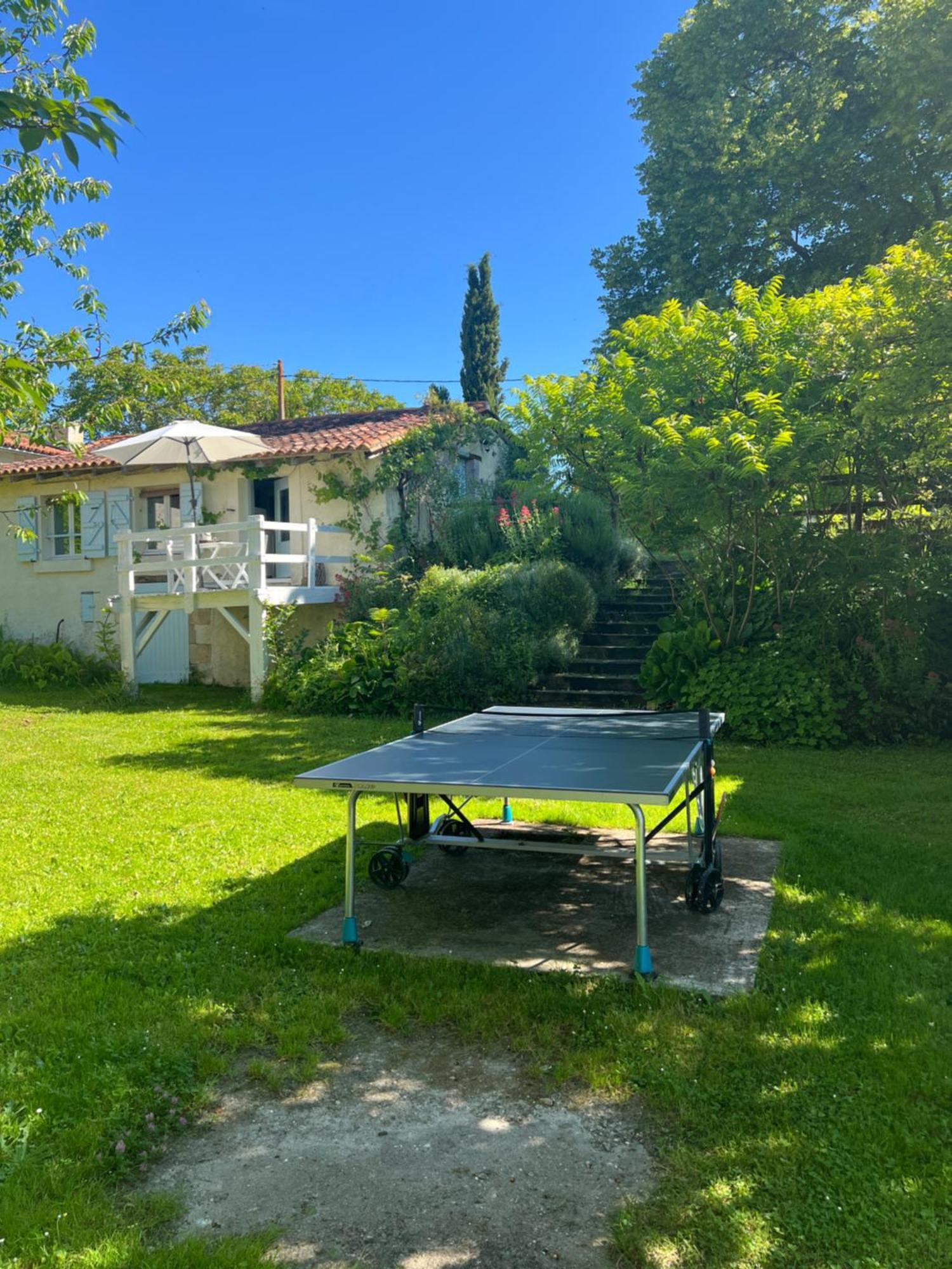 Entire Apartment With Swimming Pool Near Aubeterre Saint-Romain  エクステリア 写真