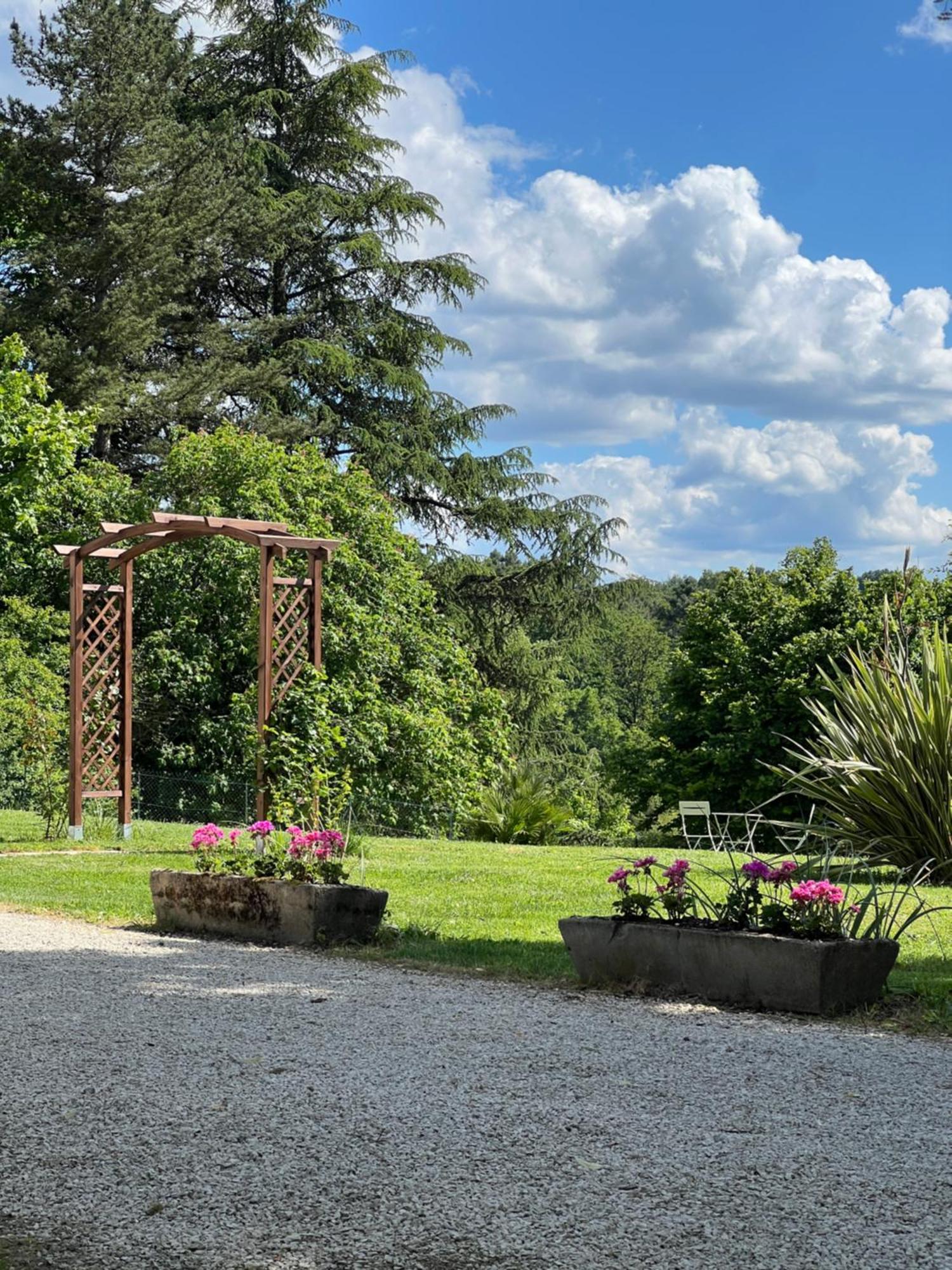 Entire Apartment With Swimming Pool Near Aubeterre Saint-Romain  エクステリア 写真